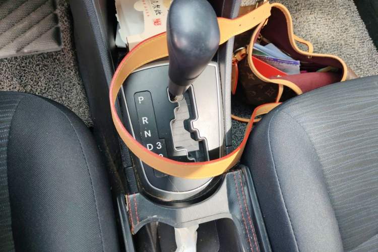 Used Hyundai Verna Ray 2014 1.4L Automatic GLX Gear Lever
