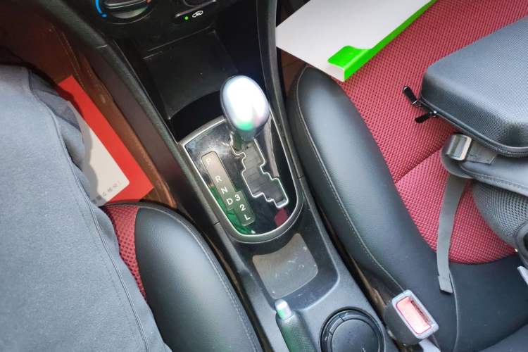 Used Hyundai Verna Ray 2014 1.6L Automatic TOP Gear Lever