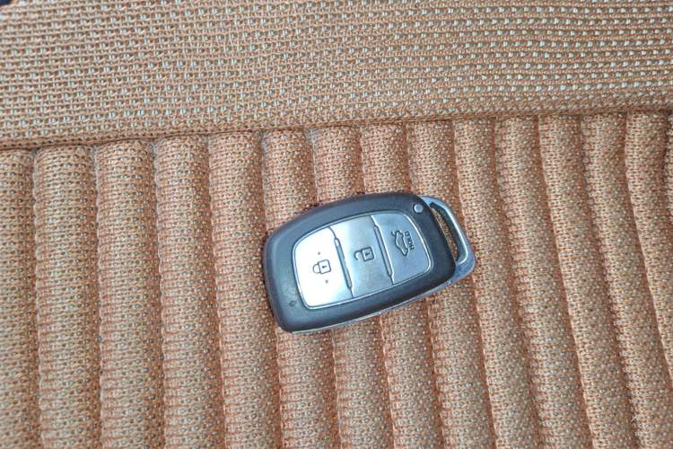 Used Hyundai Verna Ray 2014 1.6L Automatic TOP Interior 1