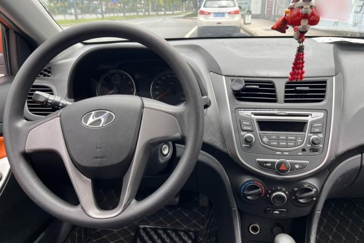 Used Hyundai Verna Ray 2014 1.4L Automatic GLX Interior 2