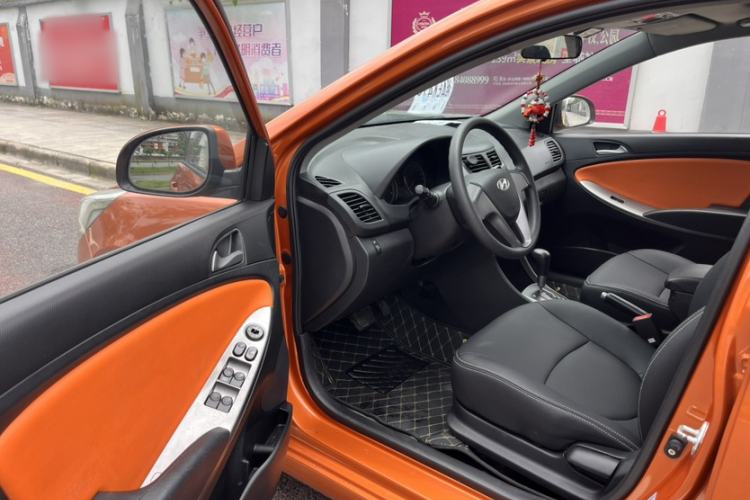 Used Hyundai Verna Ray 2014 1.4L Automatic GLX Interior 4