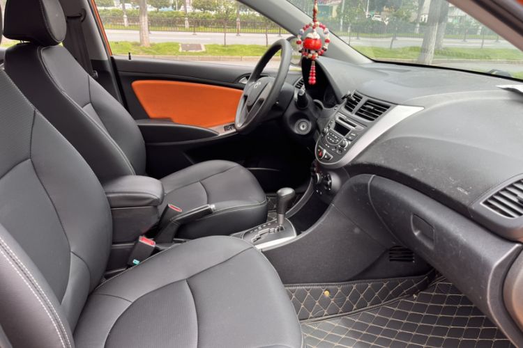 Used Hyundai Verna Ray 2014 1.4L Automatic GLX Interior 7