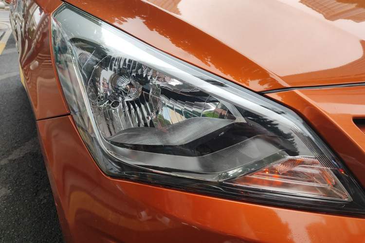 Used Hyundai Verna Ray 2014 1.4L Automatic GLX Right Front Headlight