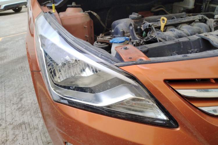Used Hyundai Verna Ray 2014 1.4L Automatic TOP Right Front Headlight