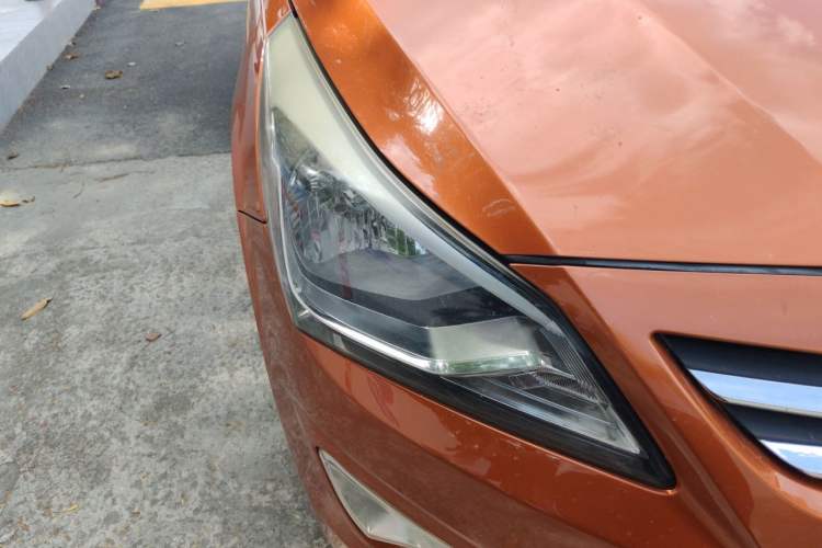 Used Hyundai Verna Ray 2014 1.4L Automatic GLX Right Front Headlight
