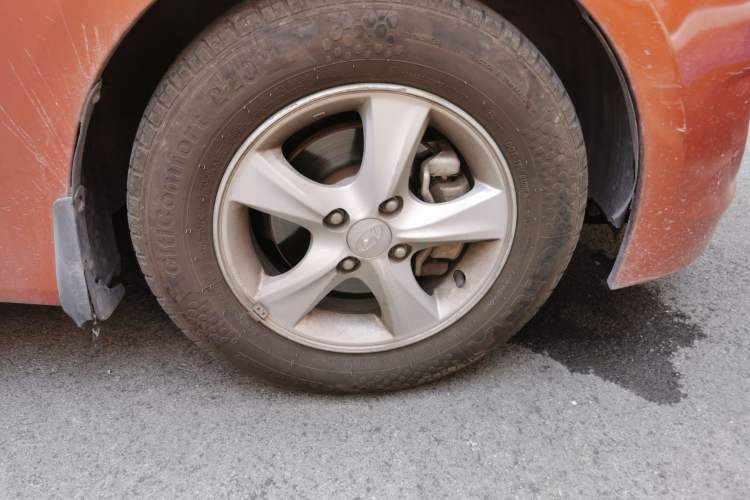 Used Hyundai Verna Ray 2014 1.4L Automatic GLX Right Front Wheel Hub