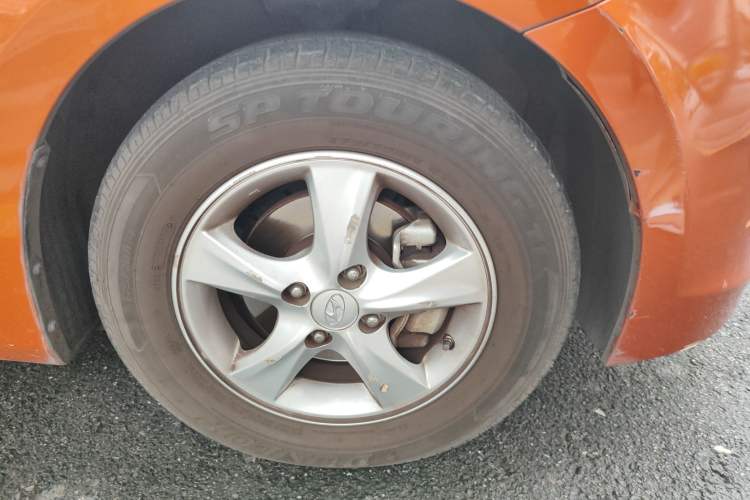 Used Hyundai Verna Ray 2014 1.4L Automatic GLX Right Front Wheel Hub