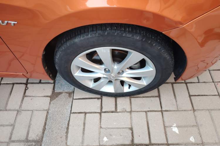 Used Hyundai Verna Ray 2014 1.6L Automatic TOP Right Front Wheel Hub