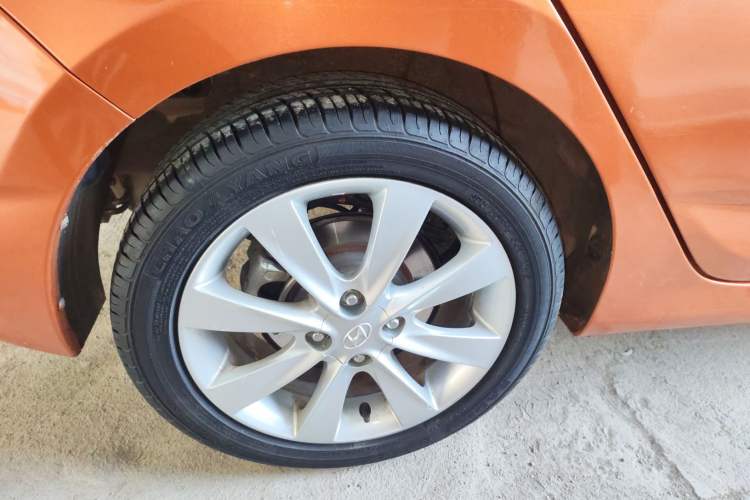Used Hyundai Verna Ray 2014 1.6L Automatic TOP Right Rear Wheel Hub