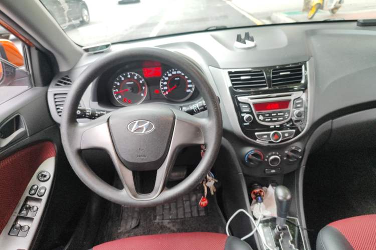 Used Hyundai Verna Ray 2014 1.4L Automatic GLX Steering Wheel