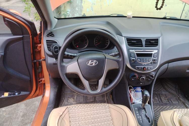 Used Hyundai Verna Ray 2014 1.4L Automatic TOP Steering Wheel