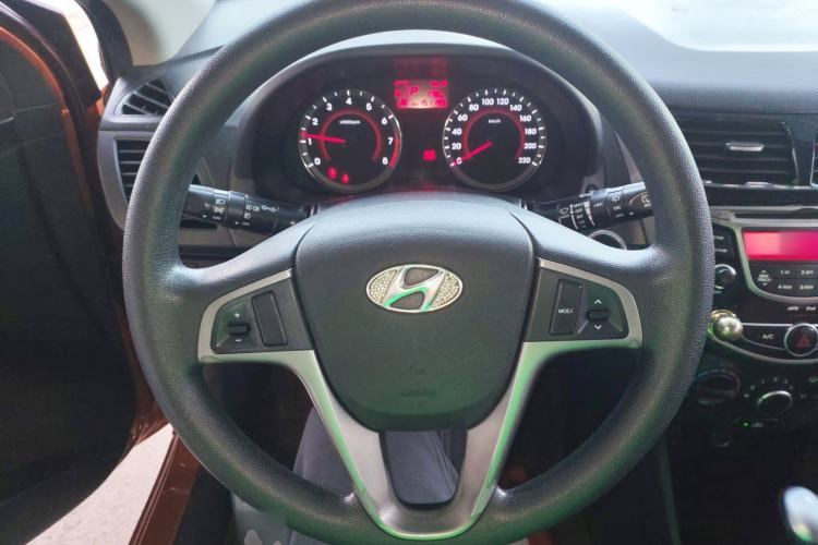 Used Hyundai Verna Ray 2014 1.6L Automatic TOP Steering Wheel