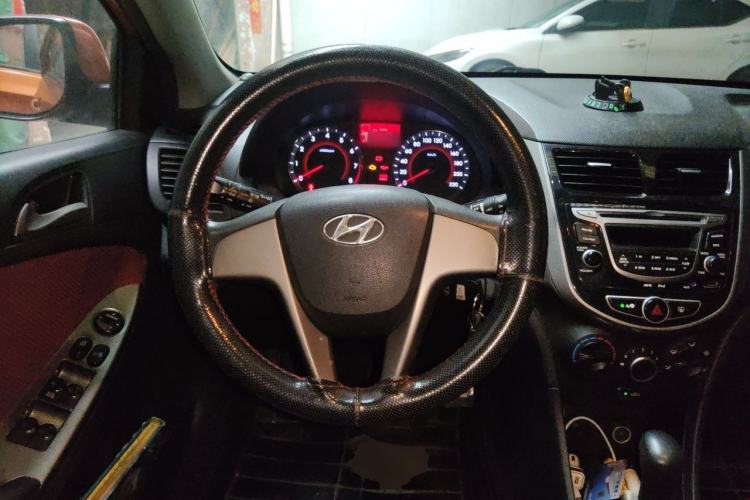 Used Hyundai Verna Ray 2014 1.4L Automatic GLX Steering Wheel