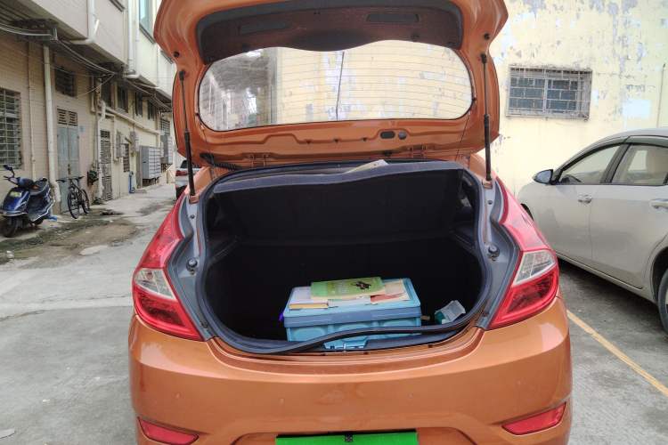 Used Hyundai Verna Ray 2014 1.4L Automatic TOP Trunk