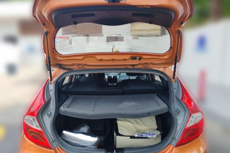 Used Hyundai Verna Ray 2014 1.4L Automatic GLX Trunk