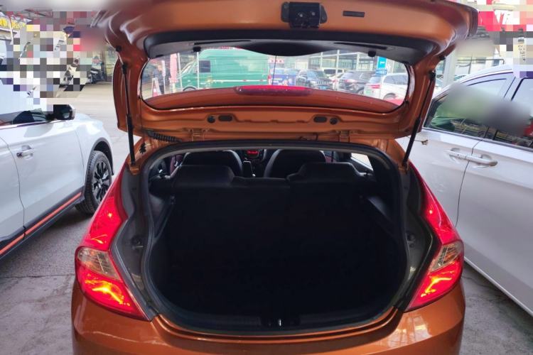 Used Hyundai Verna Ray 2014 1.6L Automatic TOP Trunk