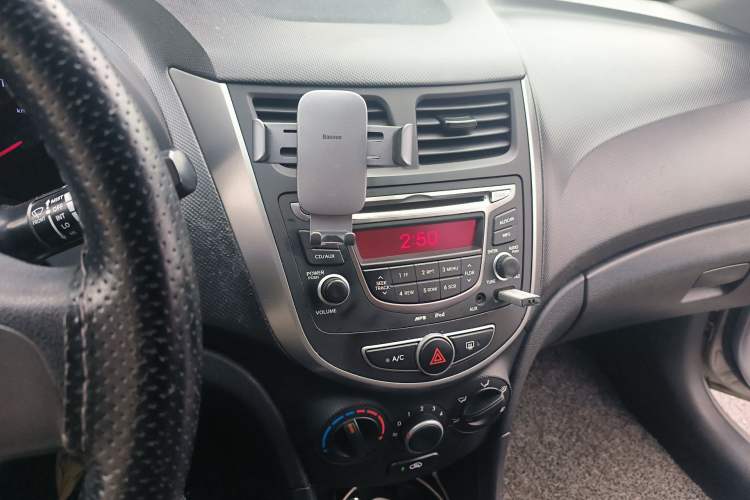 Used Hyundai Verna Ray 2014 1.4L Manual GLX Audio And AC Panel