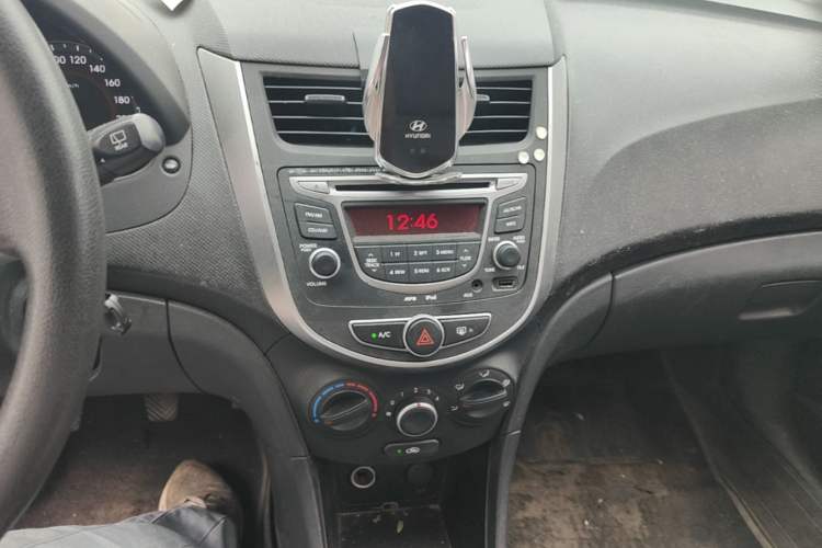 Used Hyundai Verna Ray 2014 1.4L Manual GLX Audio And AC Panel