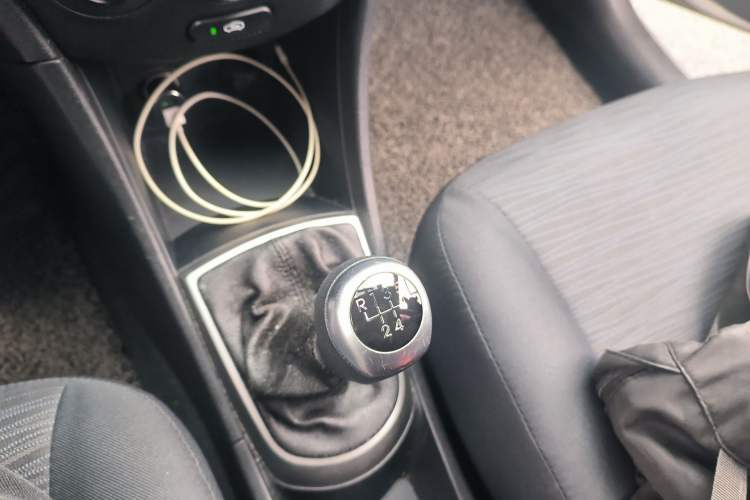 Used Hyundai Verna Ray 2014 1.4L Manual GLX Gear Lever