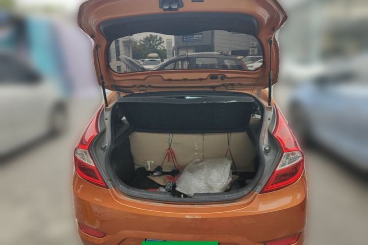 Used Hyundai Verna Ray 2014 1.4L Manual GLX Trunk