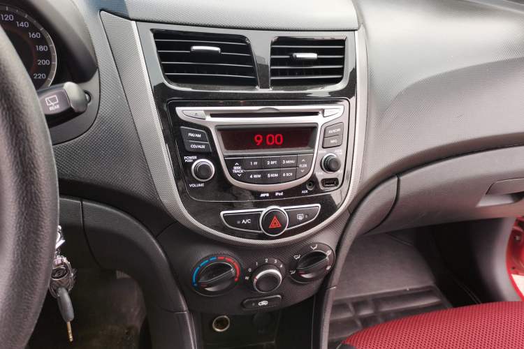 Used Hyundai Verna Ray 2014 1.4L Manual GLX Audio And AC Panel