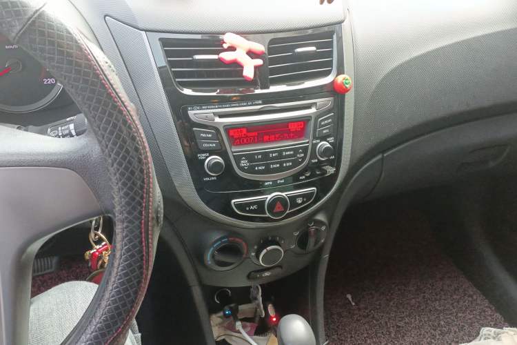 Used Hyundai Verna Ray 2014 1.4L Automatic GLX Audio And AC Panel