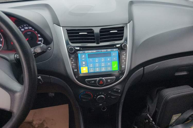 Used Hyundai Verna Ray 2014 1.4L Manual GLX Audio And AC Panel