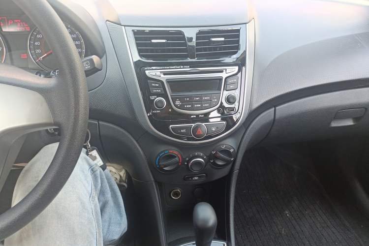 Used Hyundai Verna Ray 2014 1.4L Automatic GLX Audio And AC Panel