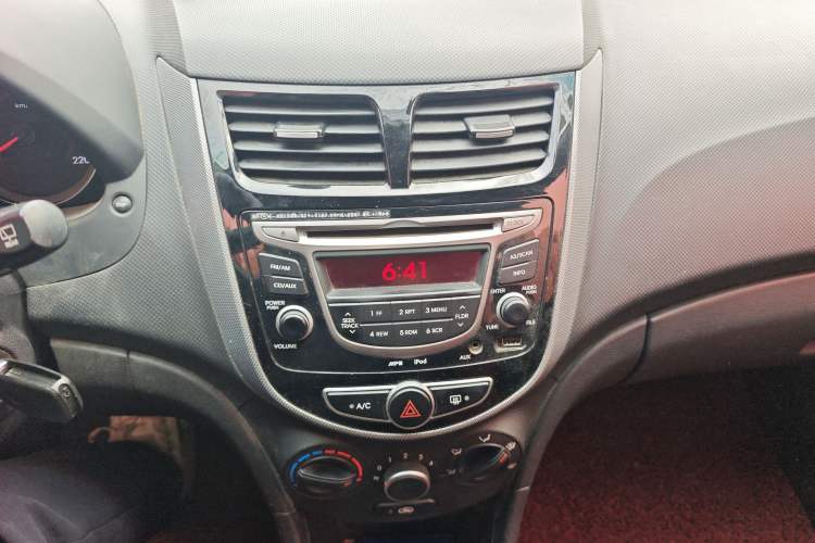 Used Hyundai Verna Ray 2014 1.4L Automatic GLX Audio And AC Panel