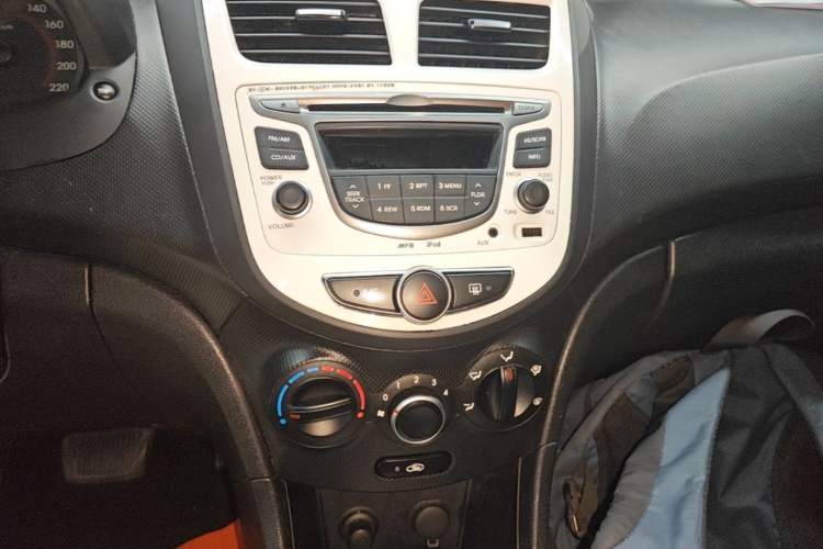 Used Hyundai Verna Ray 2014 1.4L Automatic GLX Audio And AC Panel