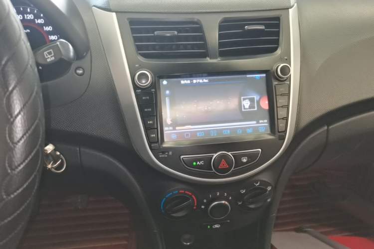 Used Hyundai Verna Ray 2014 1.4L Manual GLX Audio And AC Panel