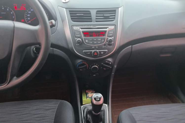 Used Hyundai Verna Ray 2014 1.4L Manual GLX Audio And AC Panel
