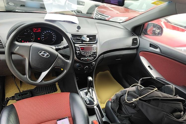 Used Hyundai Verna Ray 2014 1.4L Automatic GLX Center Console