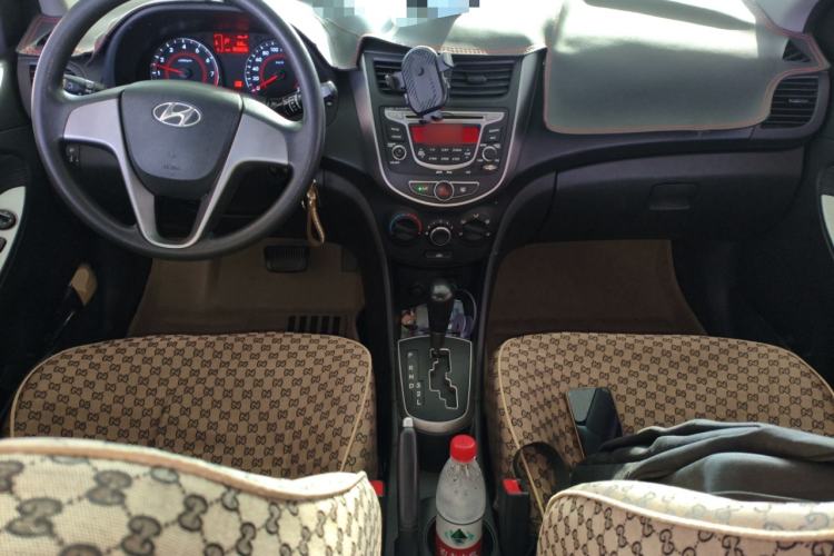 Used Hyundai Verna Ray 2014 1.4L Automatic GLX Center Console