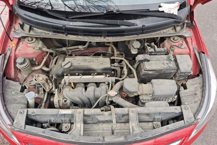 Used Hyundai Verna Ray 2014 1.4L Automatic GLX Engine Bay