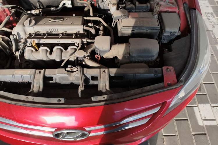 Used Hyundai Verna Ray 2014 1.4L Automatic GLX Engine Bay Left