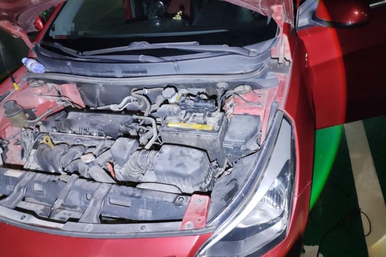 Used Hyundai Verna Ray 2014 1.4L Automatic GLX Engine Bay Left