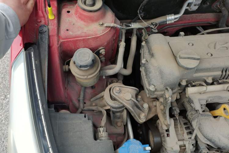 Used Hyundai Verna Ray 2014 1.4L Manual GLX Engine Bay Right