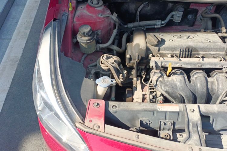 Used Hyundai Verna Ray 2014 1.4L Automatic GLX Engine Bay Right
