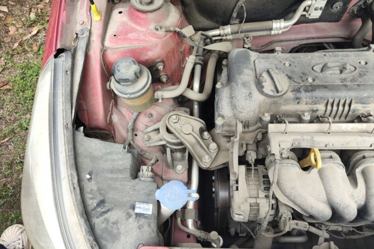 Used Hyundai Verna Ray 2014 1.4L Manual GLX Engine Bay Right