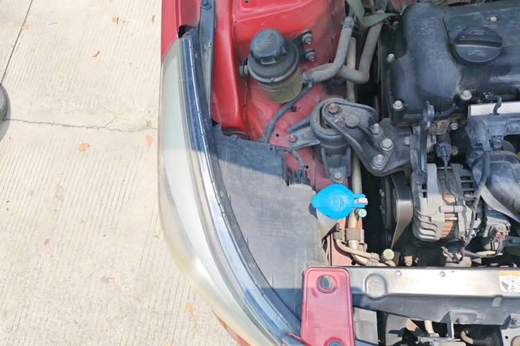 Used Hyundai Verna Ray 2014 1.4L Automatic GLX Engine Bay Right