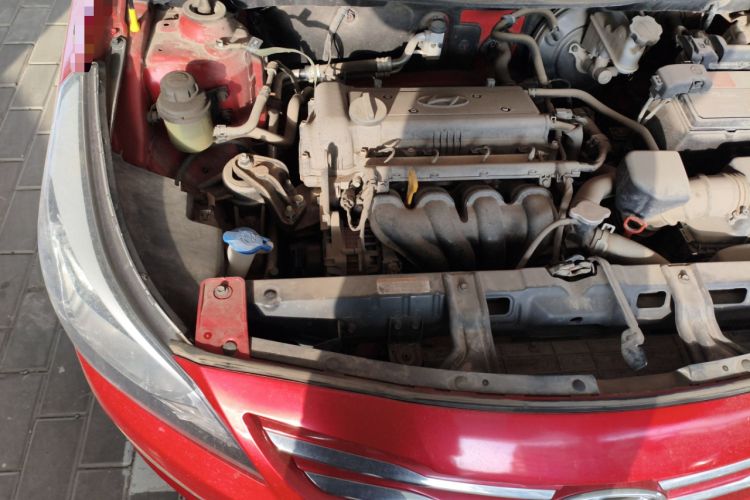 Used Hyundai Verna Ray 2014 1.4L Automatic GLX Engine Bay Right