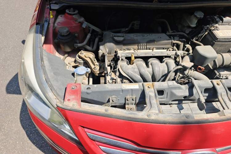 Used Hyundai Verna Ray 2014 1.4L Automatic GLX Engine Bay Right