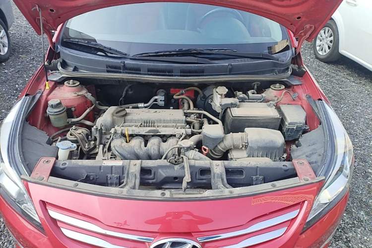Used Hyundai Verna Ray 2014 1.4L Automatic GLX Engine Bay