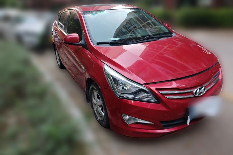 Used Hyundai Verna Ray 2014 1.4L Automatic GLX Front Right 45 Deg