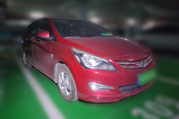 Used Hyundai Verna Ray 2014 1.4L Automatic GLX Front Right 45 Deg