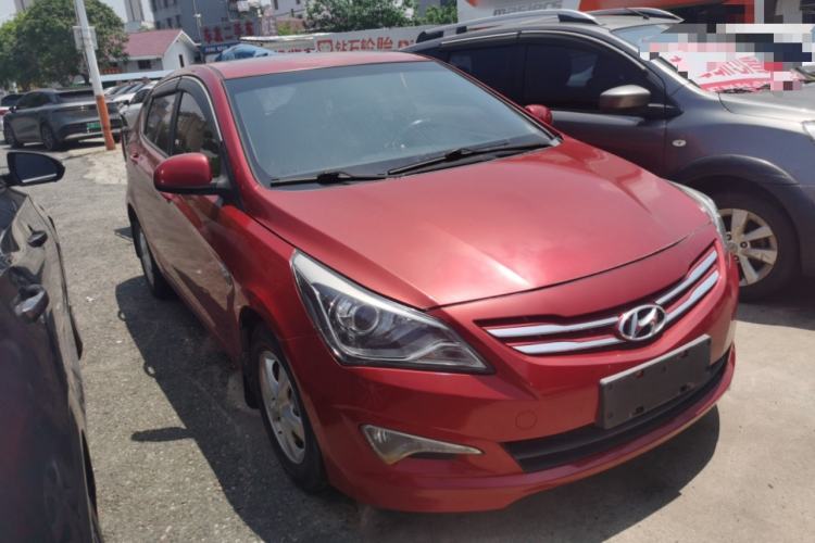 Used Hyundai Verna Ray 2014 1.4L Automatic GLX Front Right 45 Deg