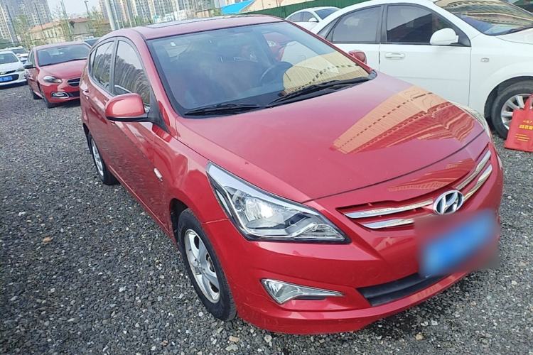 Used Hyundai Verna Ray 2014 1.4L Automatic GLX Front Right 45 Deg