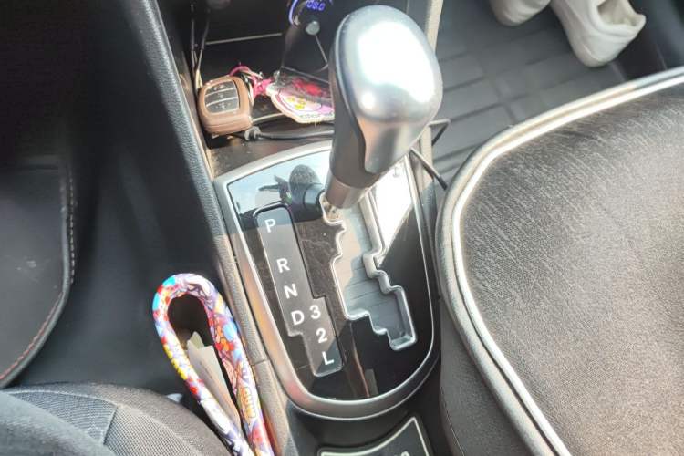 Used Hyundai Verna Ray 2014 1.6L Automatic TOP Gear Lever