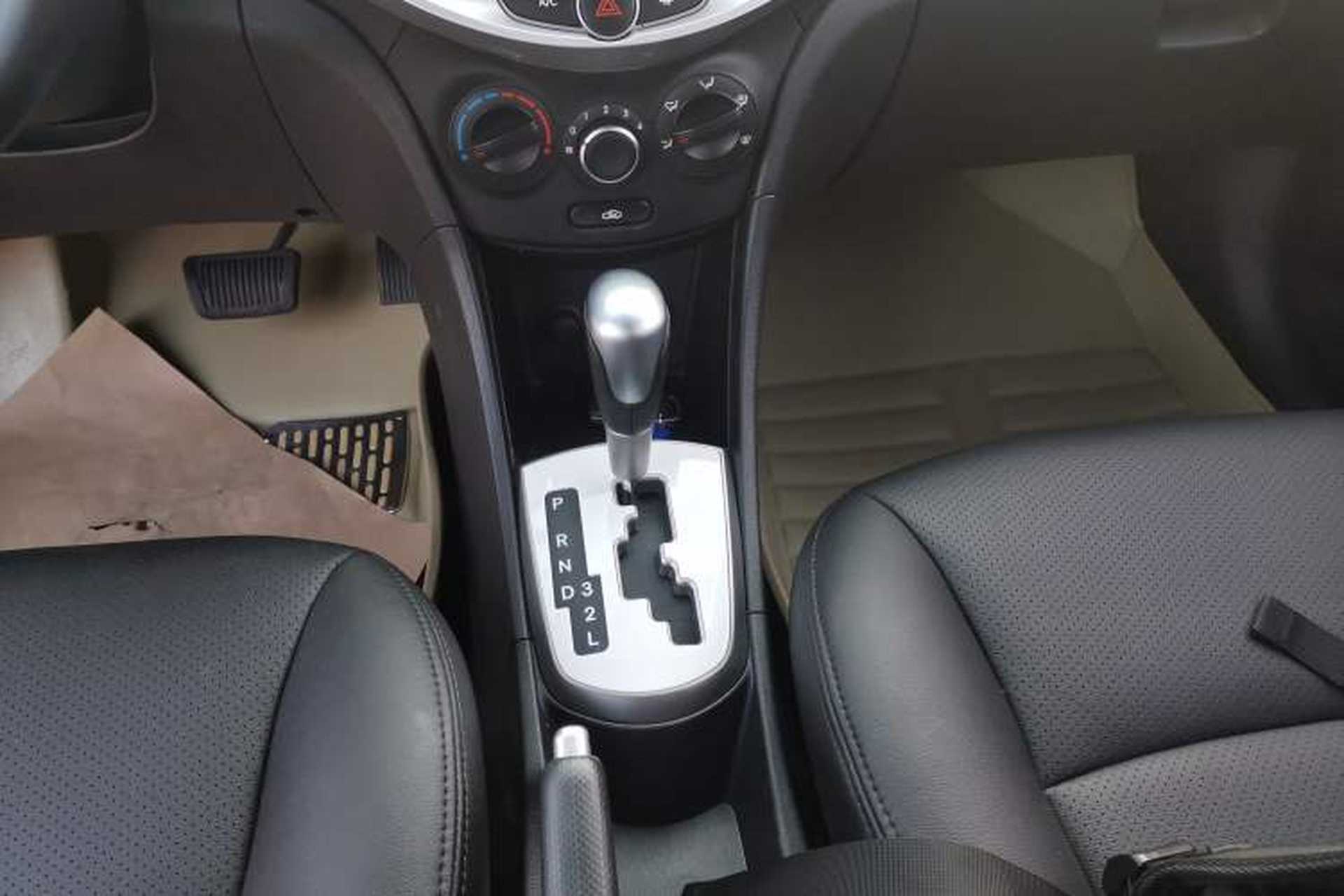 Used Hyundai Verna Ray 2014 1.6L Automatic TOP Gear Lever